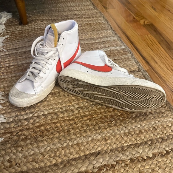 Nike Sz 9/10.5 Blazers Mid '77 White Habanero Red Sail Sneakers CZ1055 101 - Picture 5 of 10